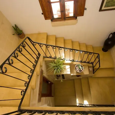 Maxija - Palm Bed & Breakfast *